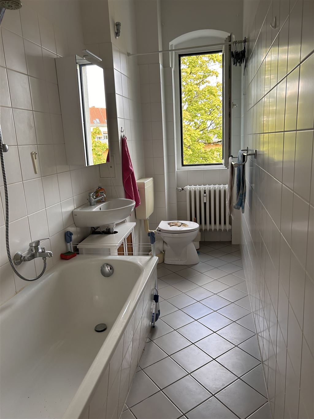 Wannenbad mit Fenster