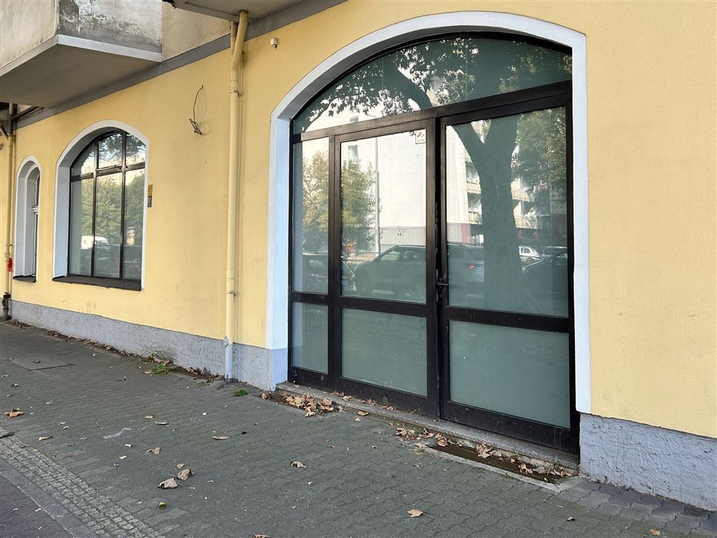 Eingang von der Strasse