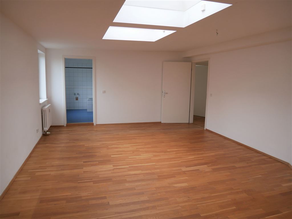 ...mit Blick zum Bad ensuite...