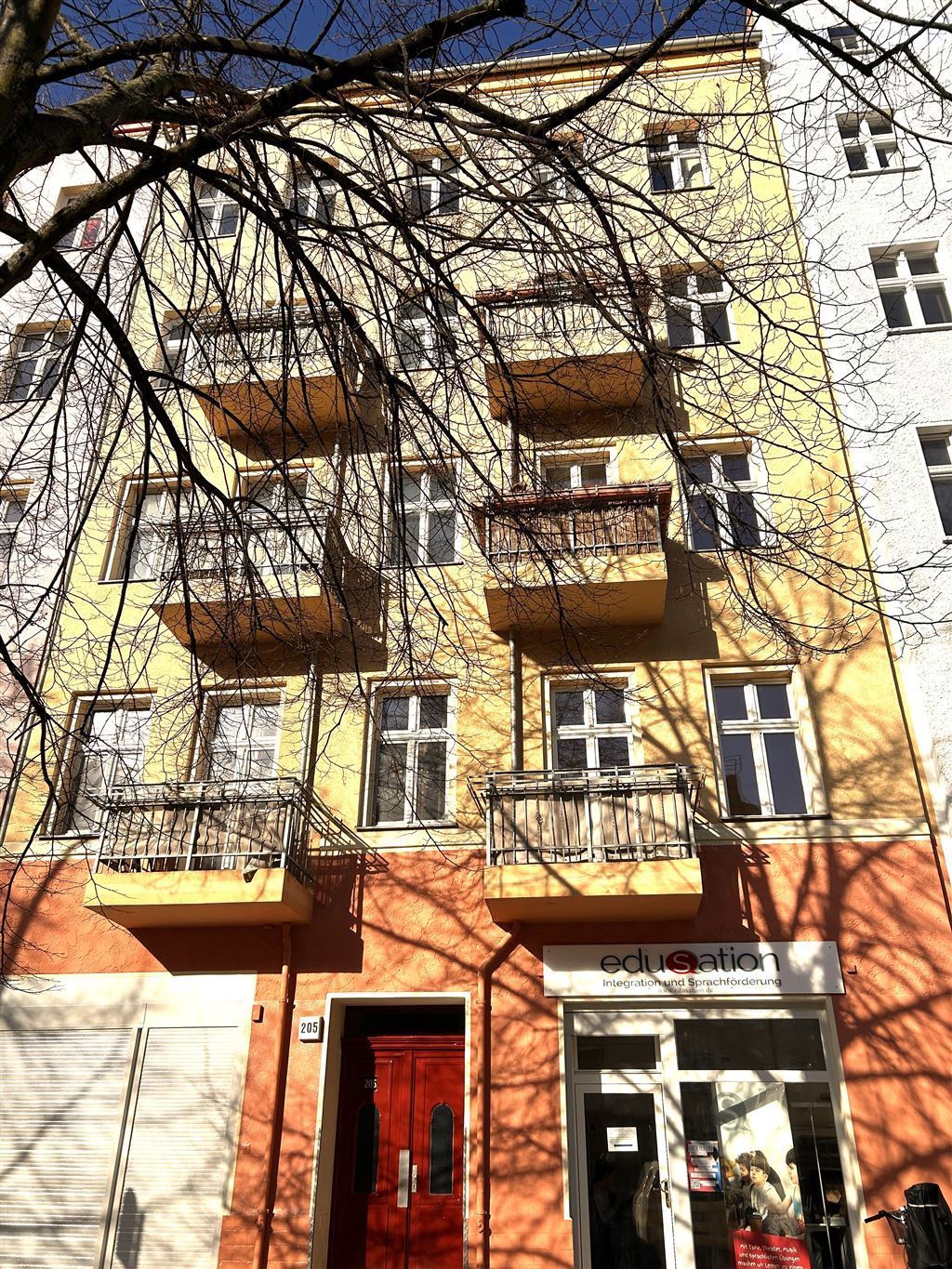 Straßenansicht Gebäude