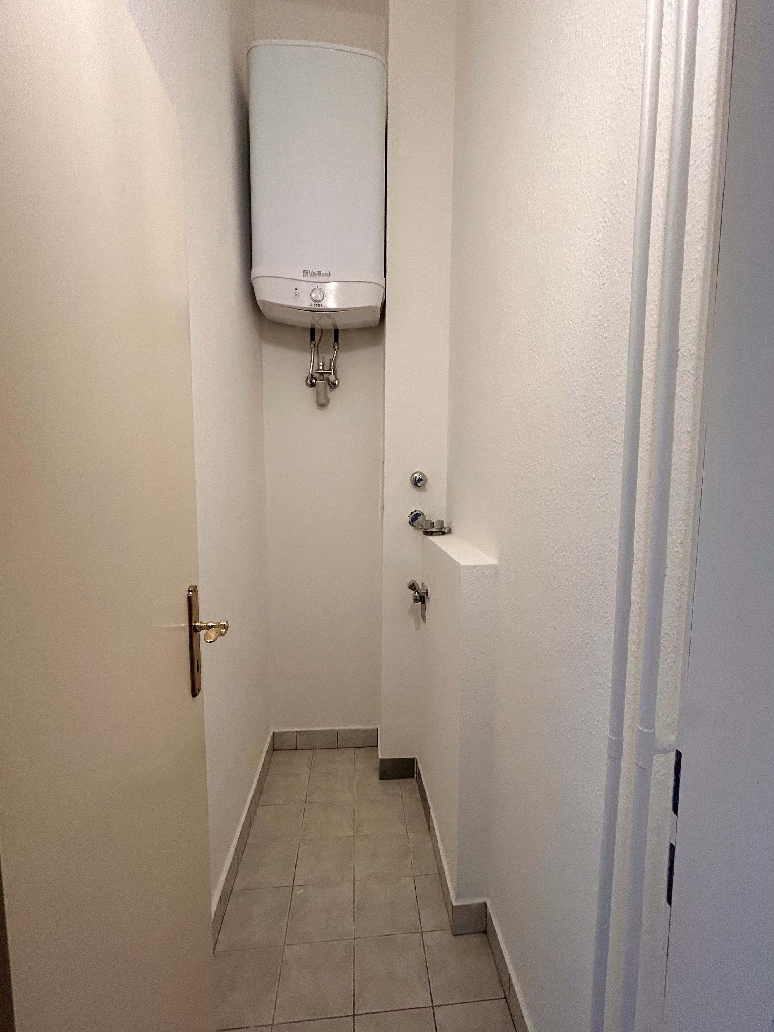 Abstellraum mit Platz für Waschmaschine 