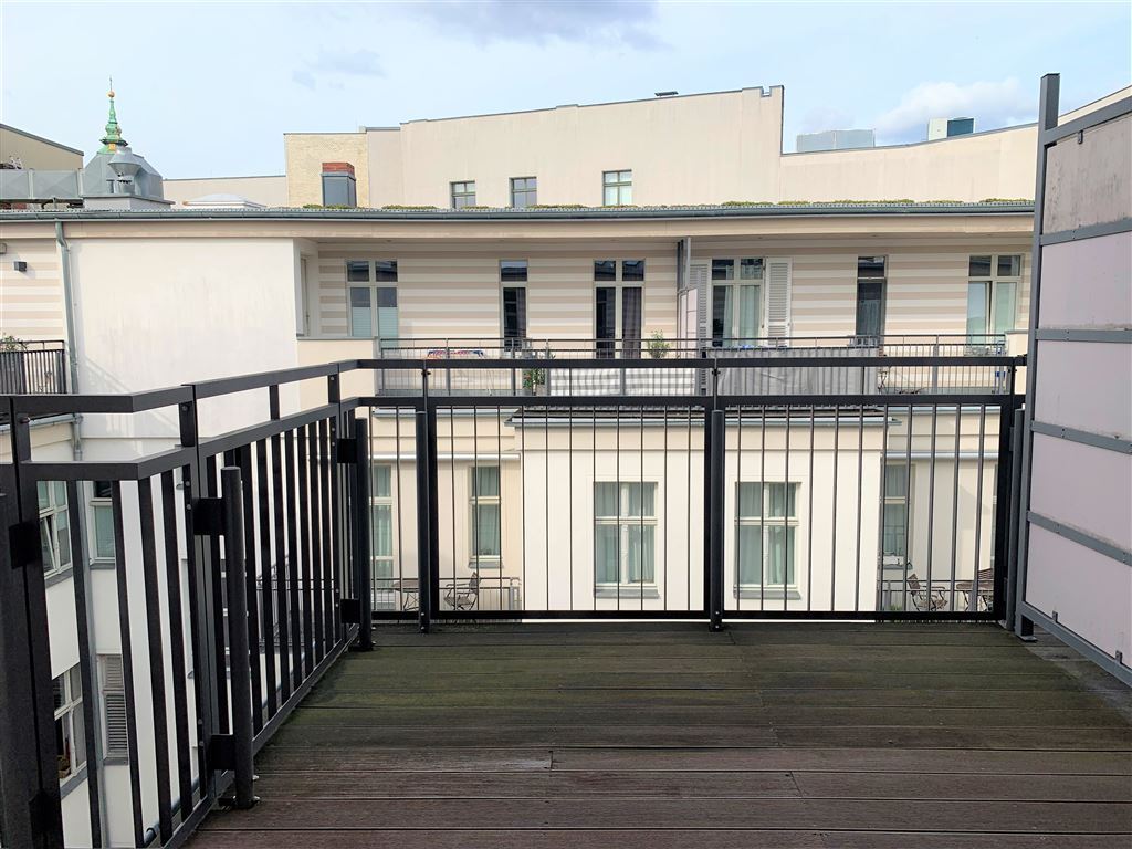 Kleine Terrasse beim Schlafzimmer