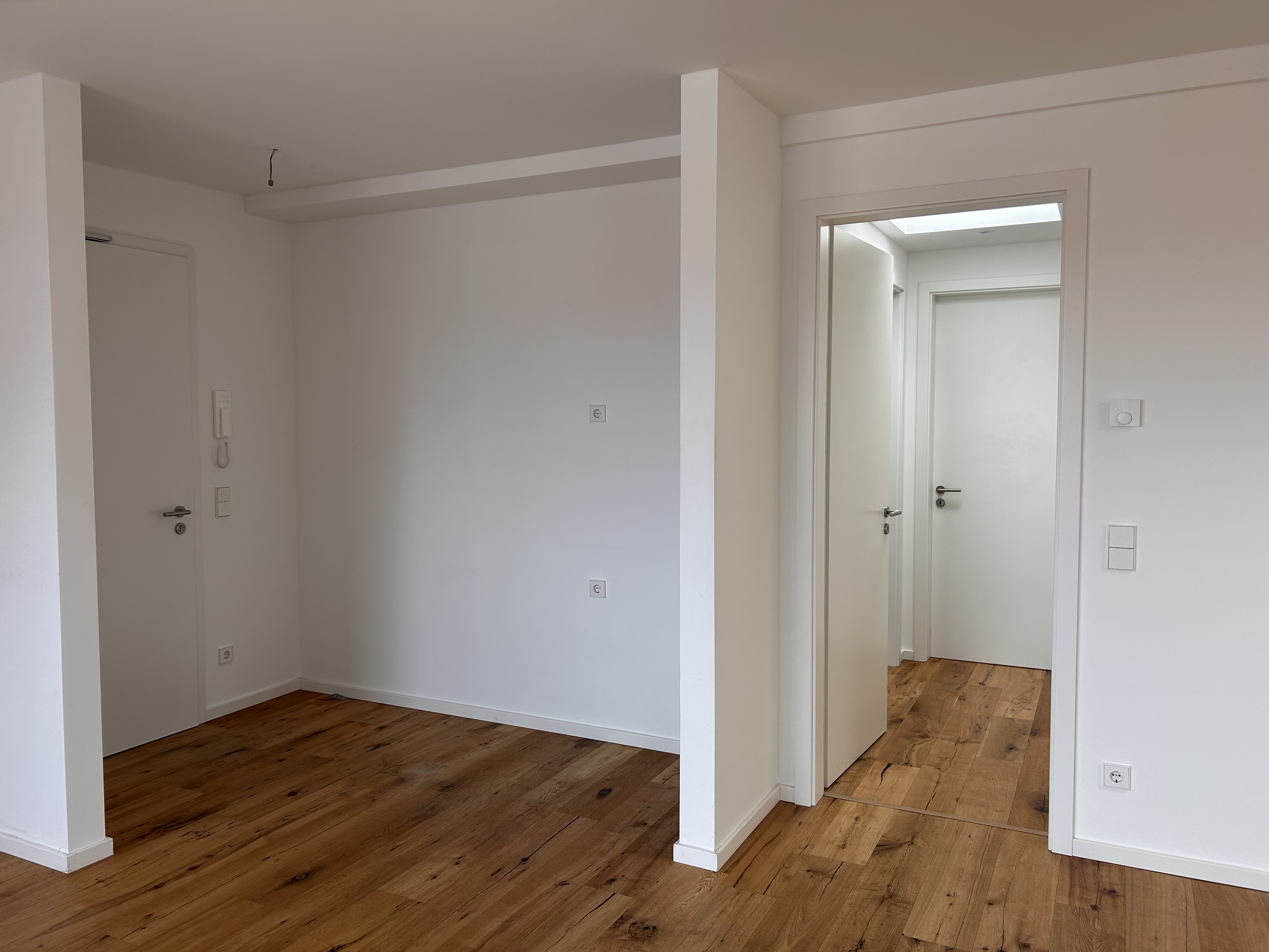 Eingang und Zugang Zimmer nach vorne