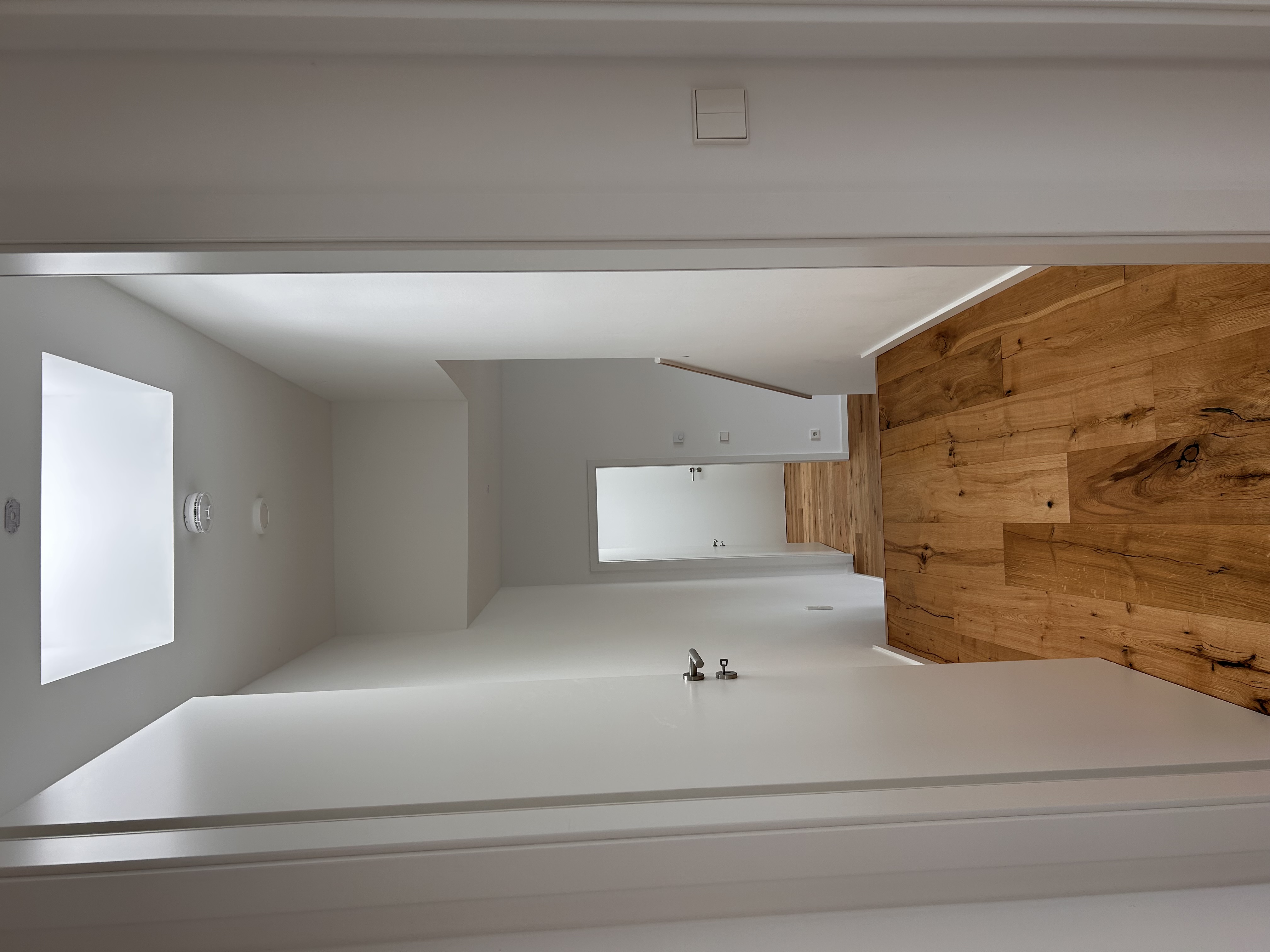 Flur zum hinteren Zimmer und Bad