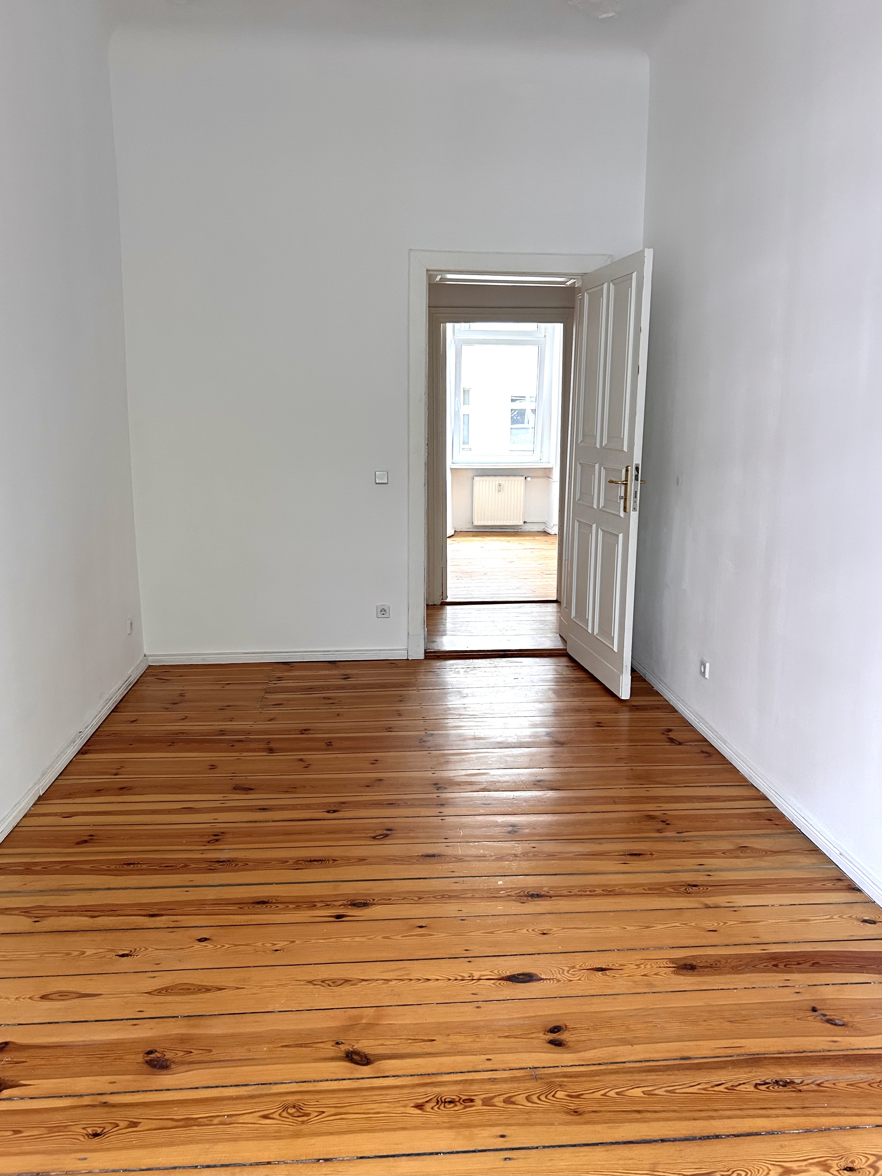 Zweites Zimmer nach vorne Blick Ausgang