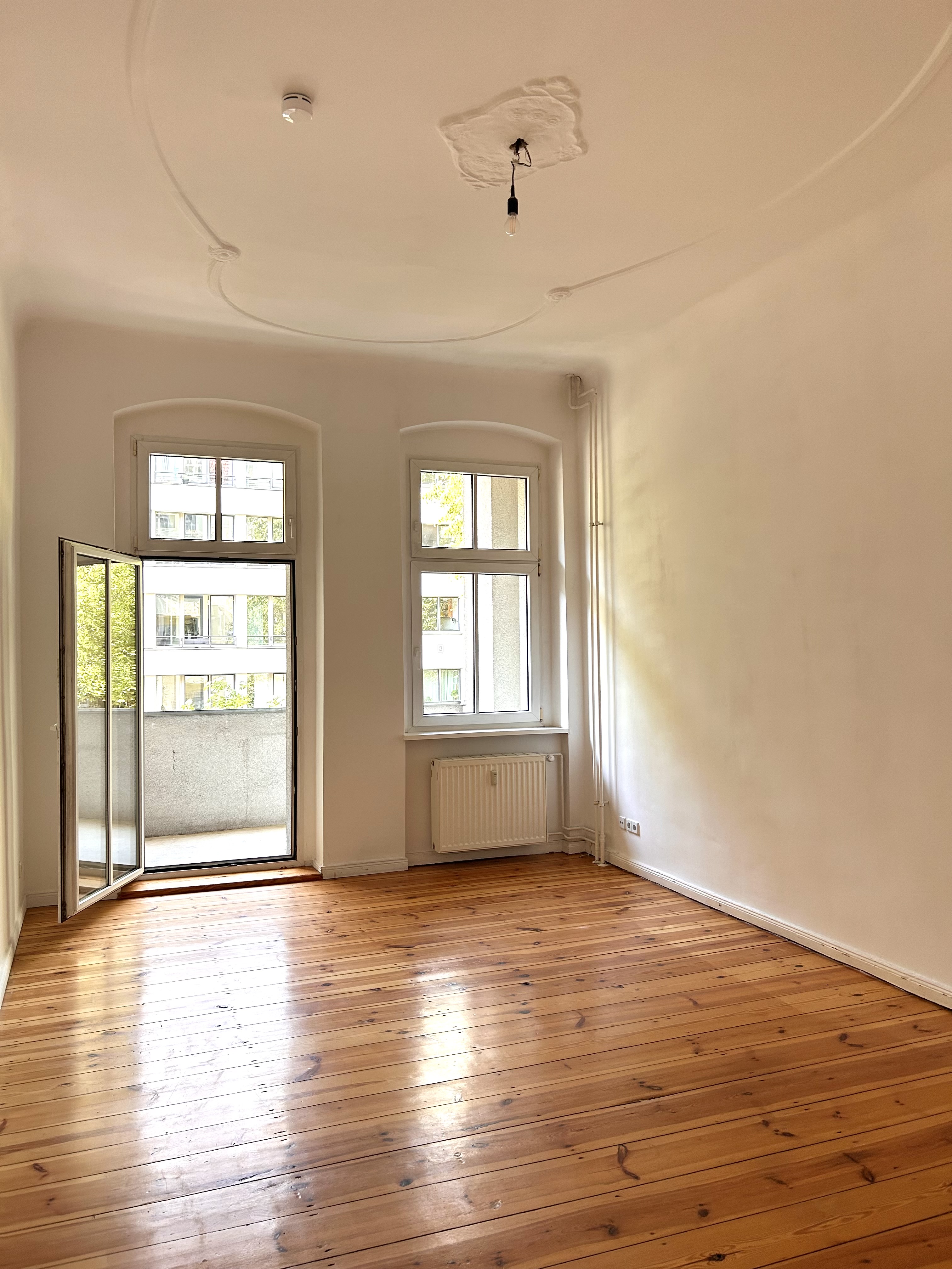 Zimmer mit Loggia nach vorne
