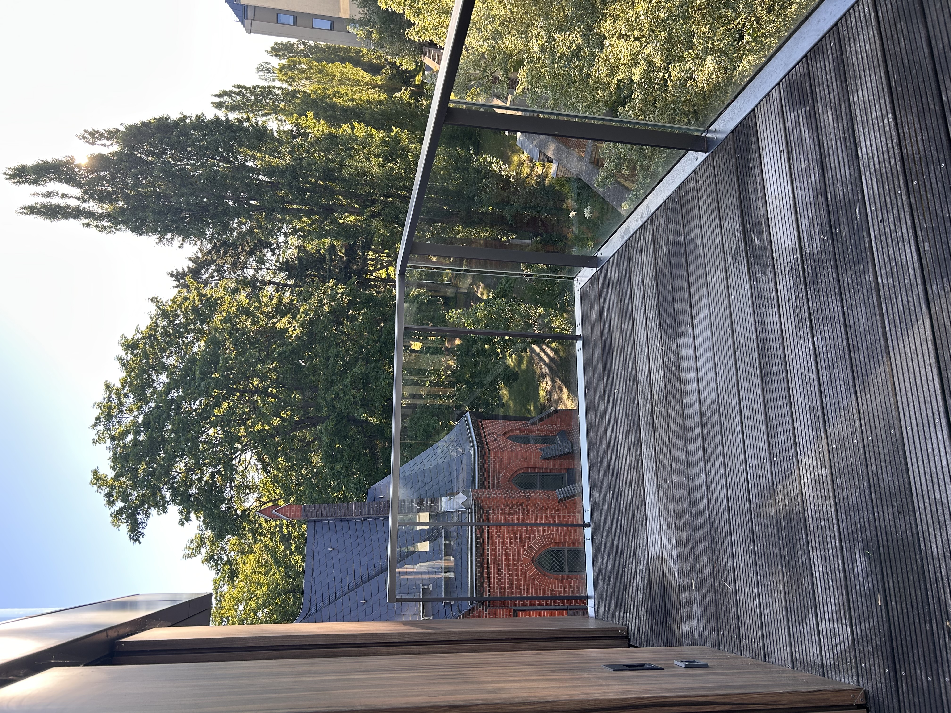 Und Terrasse mit Blick ins Grüne