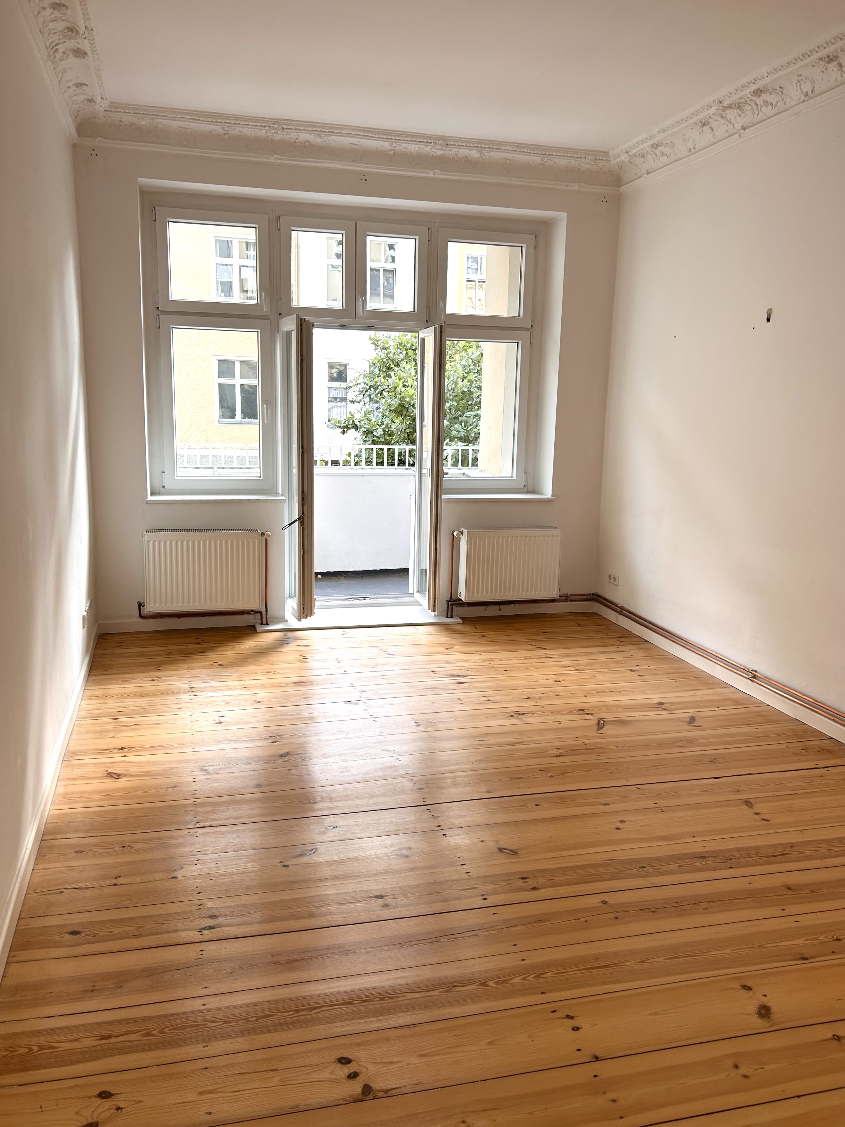 Wohnzimmer mit Zugang Loggia