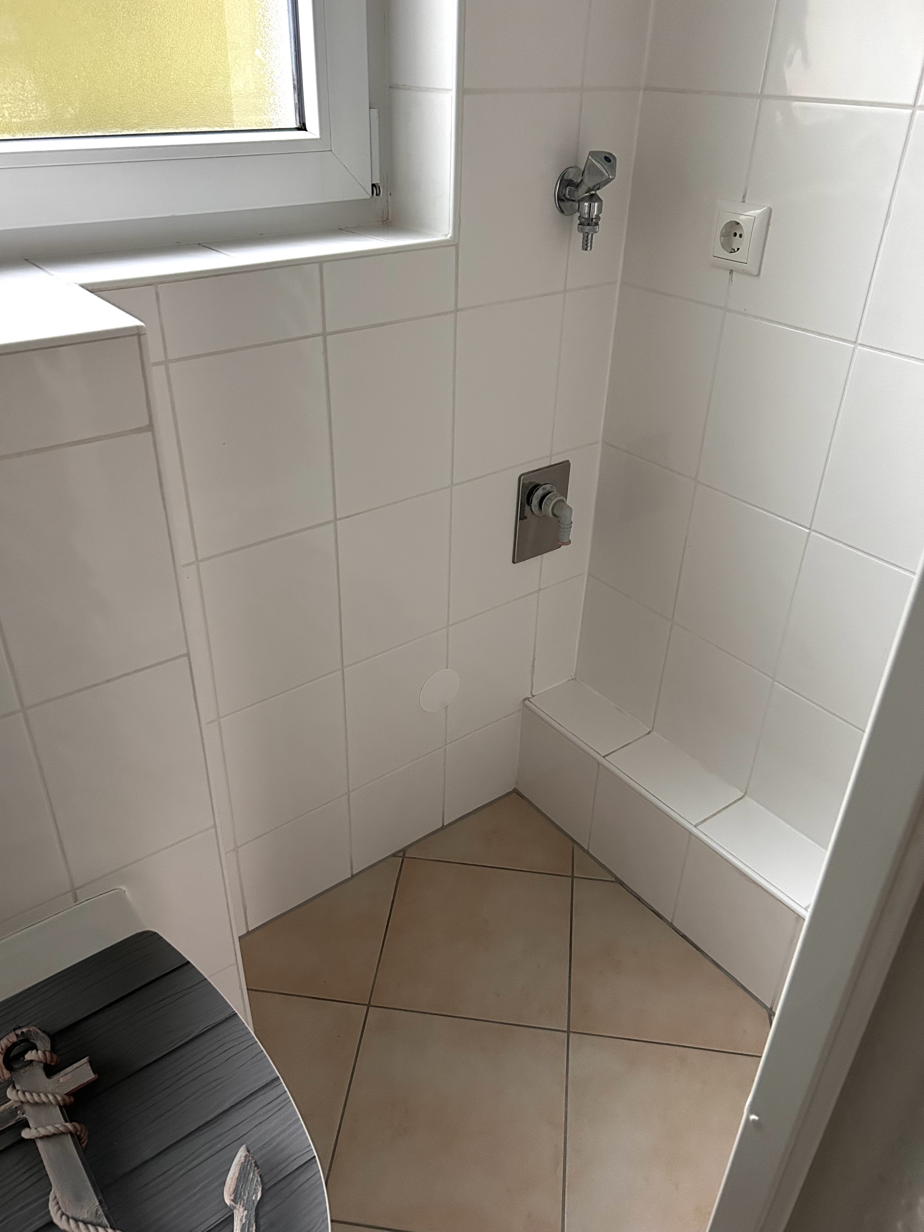 ...Waschmaschinenstellplatz